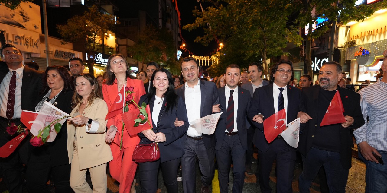 Binlerce Manisalı Festival kortejinde buluştu