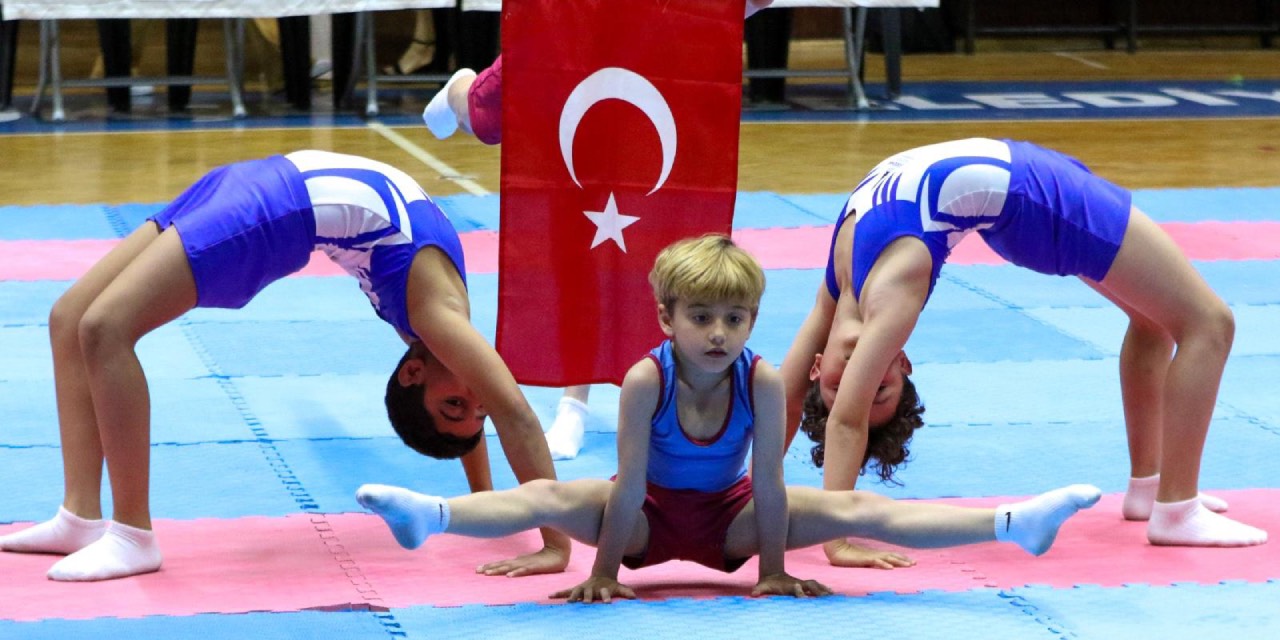 İzmirli çocuklar spor ve eğlence dolu bir gün geçirdi