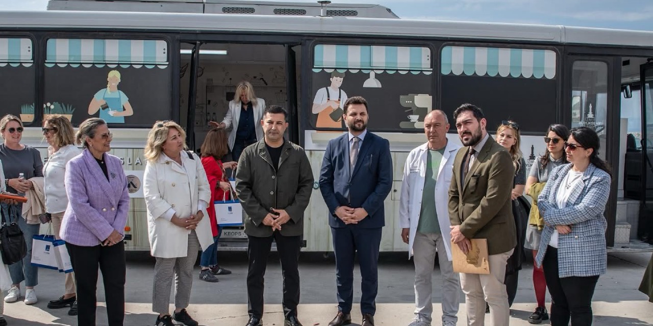 Mobil Barista Otobüsü Kuşadası’nda da gençlere ulaştı