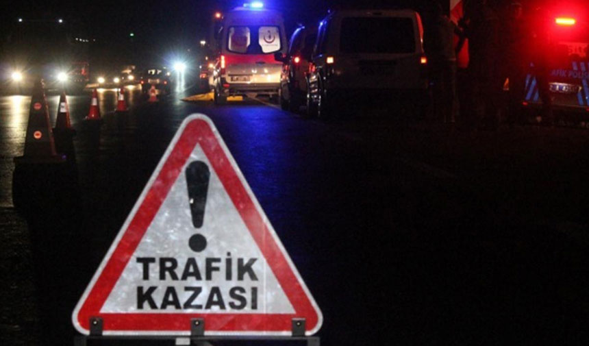 Bakırköy'de iki otomobil çarpıştı: Trafik durma noktasına geldi