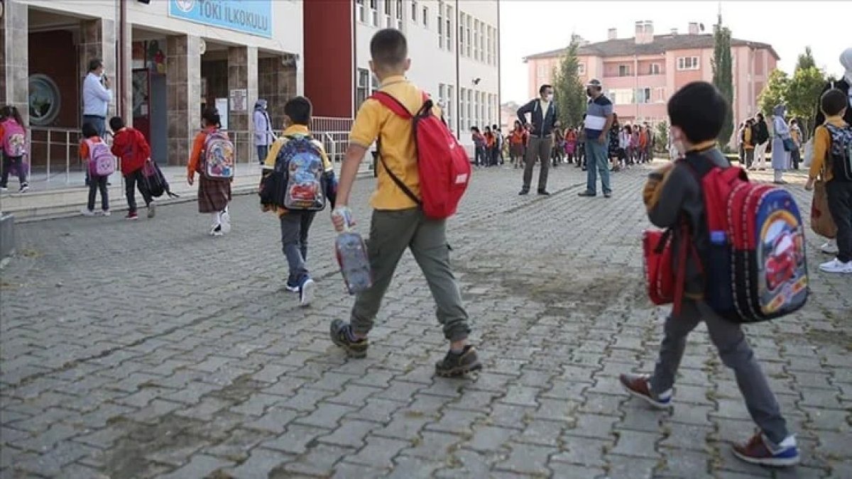 6.2'lik istanbul depremi ardından: Okullar hasar aldı mı?