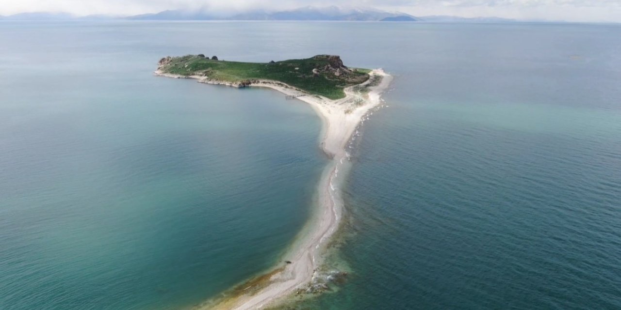 Sular çekilince bin yıllık antik yol ortaya çıktı! "Gölün altındaki sırlardan sadece birisi"