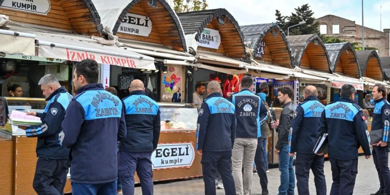 İstanbul'un en kalabalık meydanlarından birinde kumpir satan 4 işletme kapatıldı