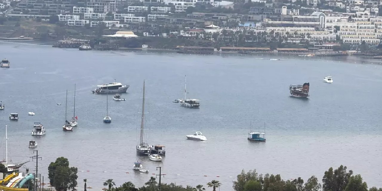 Bodrum'da denizin rengi değişti
