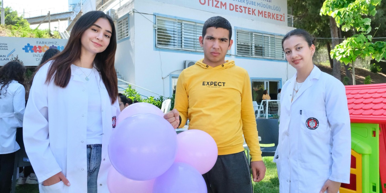 Tıp Fakültesi öğrencileri, otizmli çocuklarla buluştu