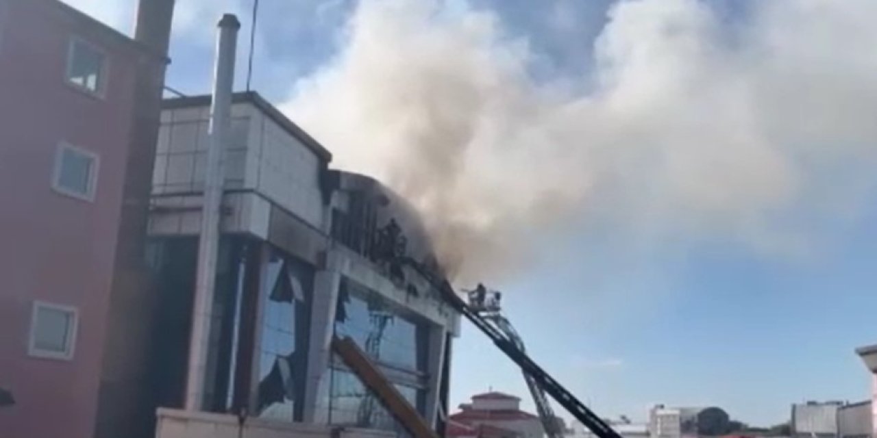 Esenyurt'ta tekstil fabrikasında yangın! Söndürme çalışması devam ediyor...