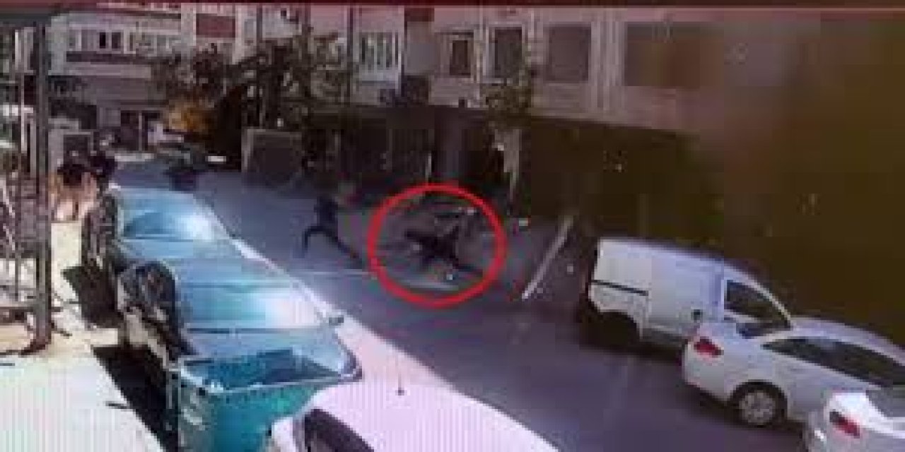 Deprem anında Bahçelievler'de binanın balkonu çöktü! Yaralı var