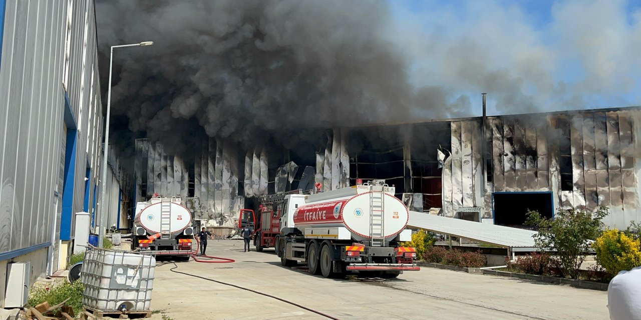 Tekirdağ'da fabrika yangını! Patlama sesleri duyuluyor, bölgeye girişler yasaklandı