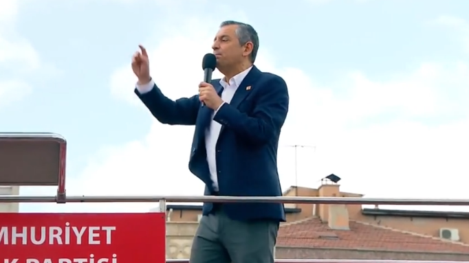Özgür Özel: Benim işim ceketi çıkarıp kolları sıvayacak İmamoğlu'nu içerden çıkarmak