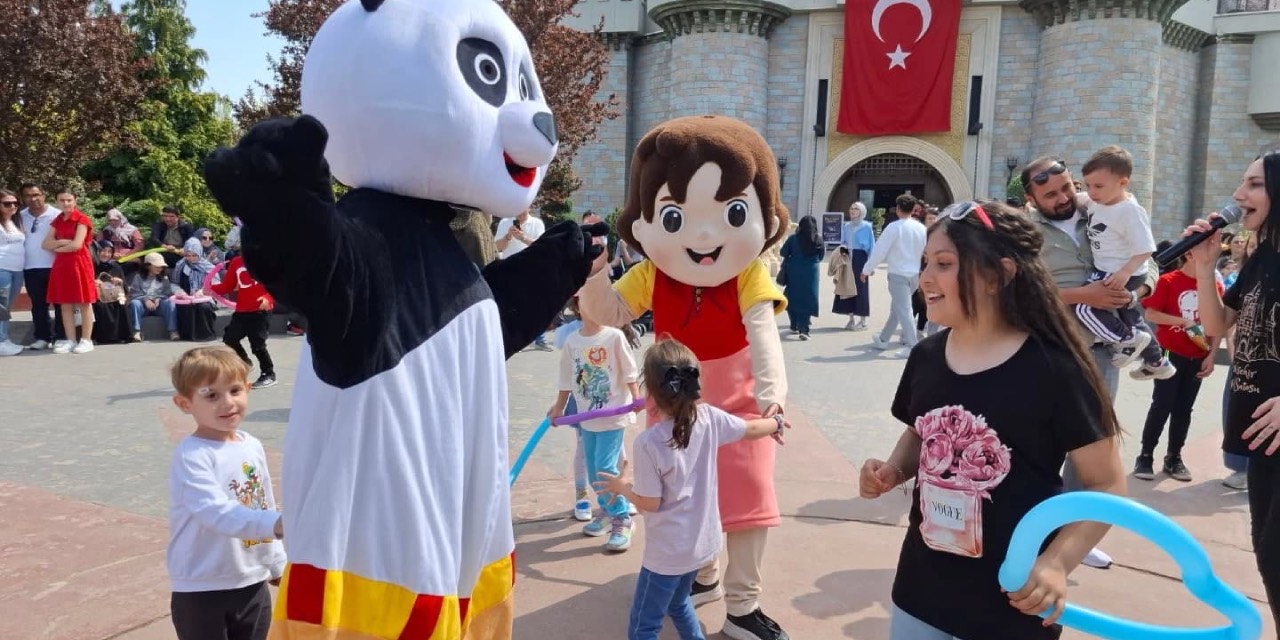 Eskişehirli çocuklar Masal Şatosu'nu keşfediyor