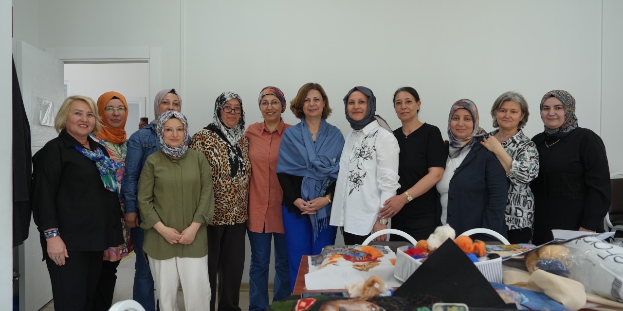 Eskişehir Büyükşehir Belediye Başkanı Ayşe Ünlüce, kursiyerlerle bir araya geldi