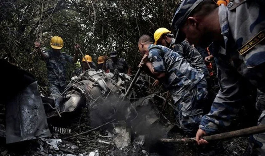 Nepal'de helikopter düştü: 5 can kaybı