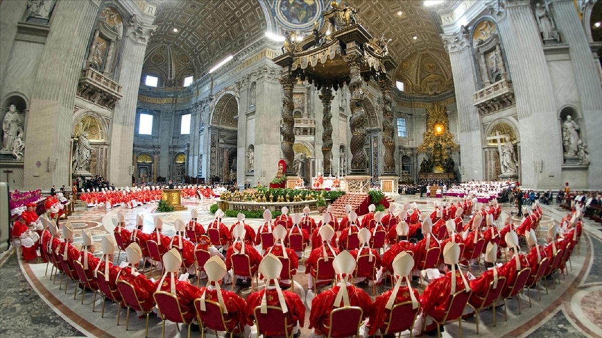 Sistine Şapeli’nde bekleyiş sürüyor: Papa seçimi için ikinci gün oylamaları başladı