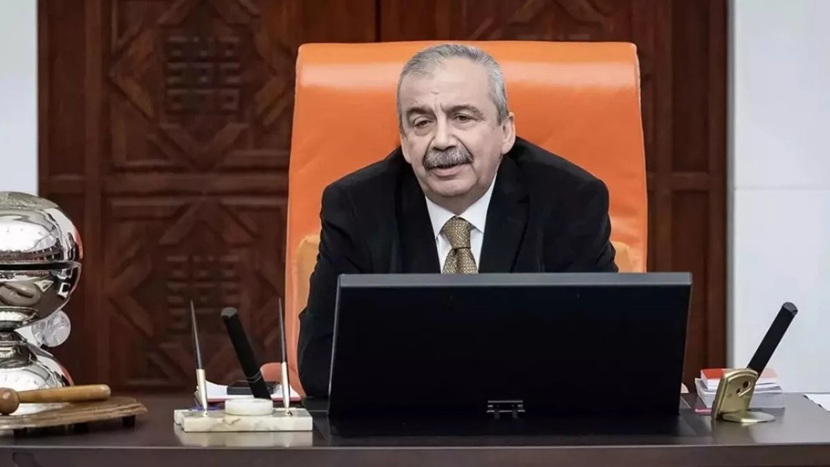 Sırrı Süreyya Önder'in aracında bomba düzeneği bulundu