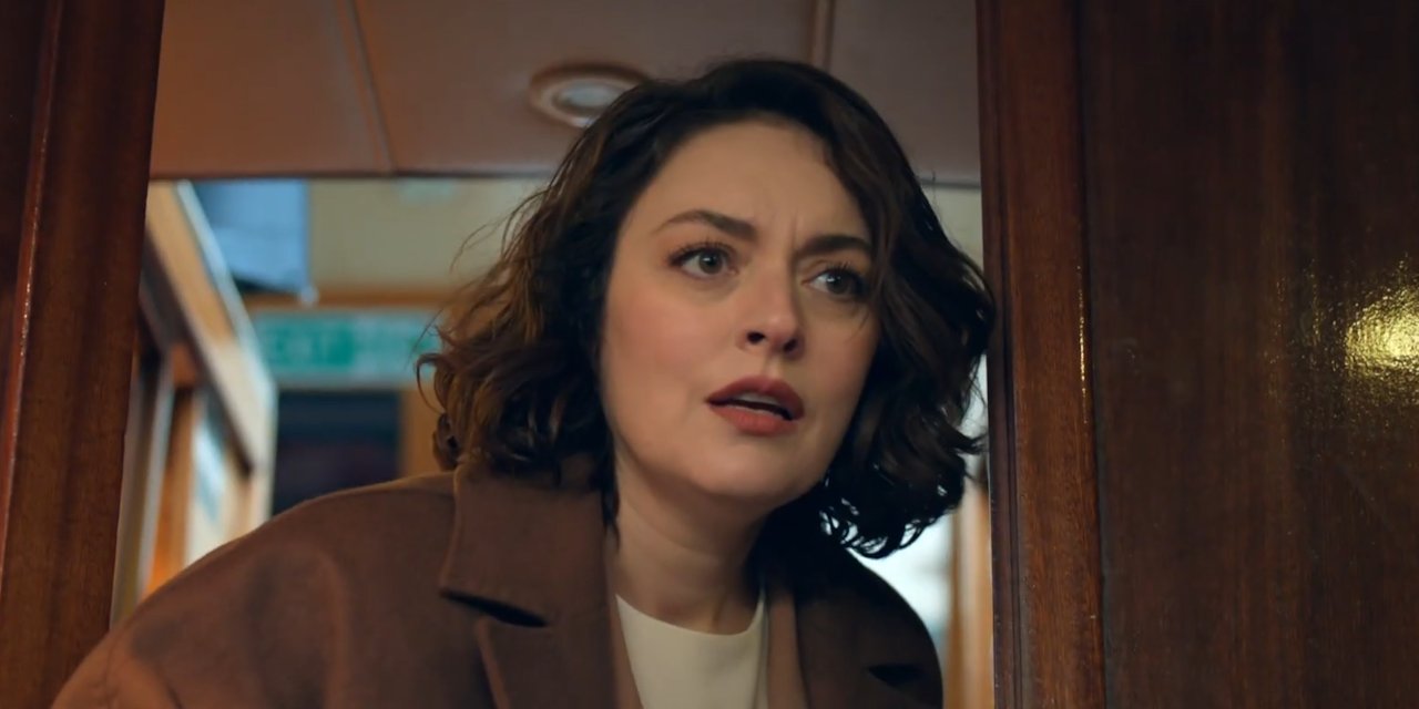 Ezgi Mola'ya büyük şok! Evine evsizler çöktü