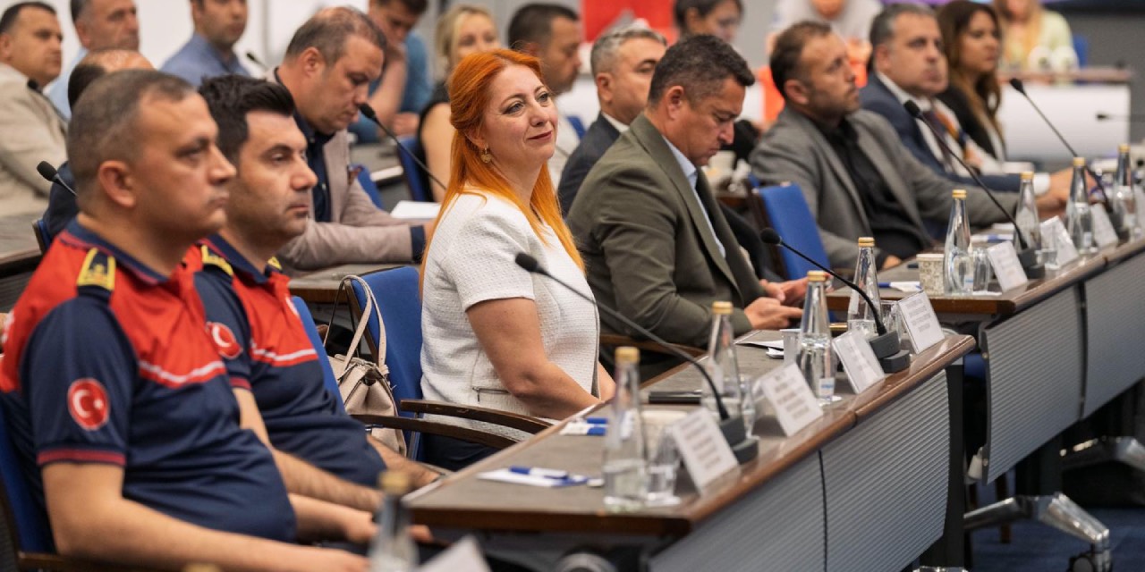 İzmir Büyükşehir Belediyesi, turizm işletmeleri için afet güvenliği toplantısı düzenledi