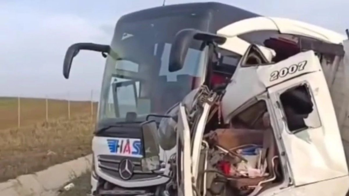 Ankara-Niğde karayolunda feci kaza: Kamyon otobüse çarptı, 1 ölü 5 yaralı