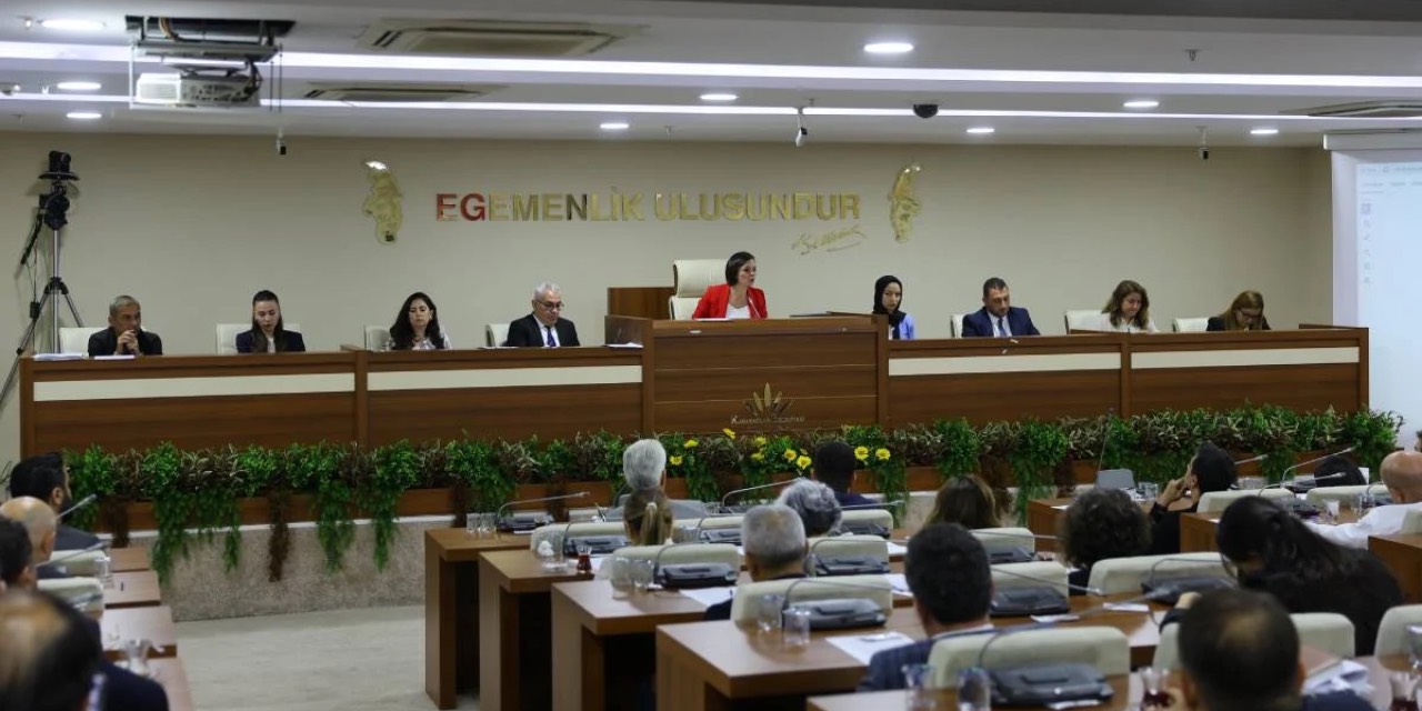 Karabağlar Belediye Başkanı Kınay, meclis toplantısında açıklamalarda bulundu