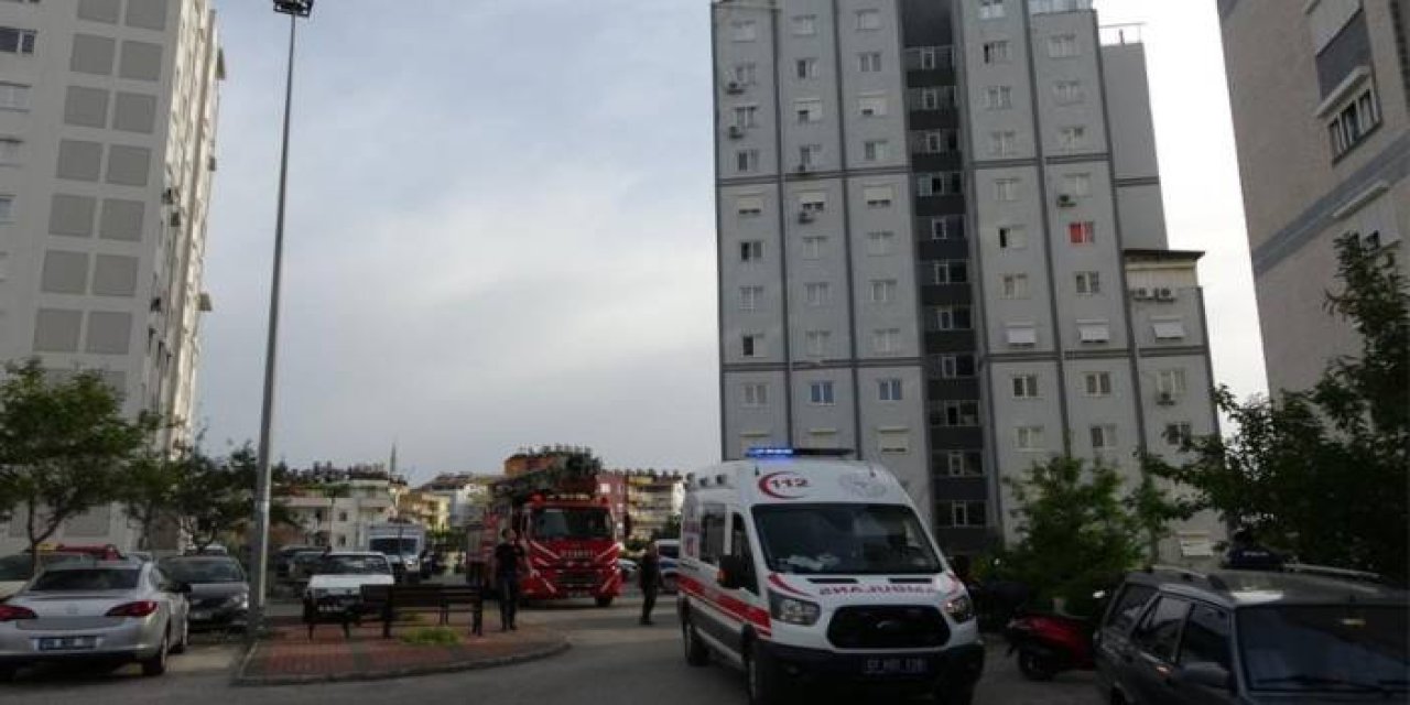 Antalya’da çatıya çıkan kadın polis ekiplerince ikna edildi