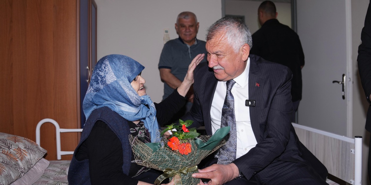 Adana Büyükşehir Belediye Başkanı Karalar'dan huzurevi ziyareti