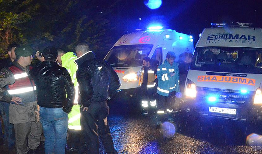 Zonguldak'ta iki otomobil kafa kafaya çarpıştı: 1 ölü 5 yaralı