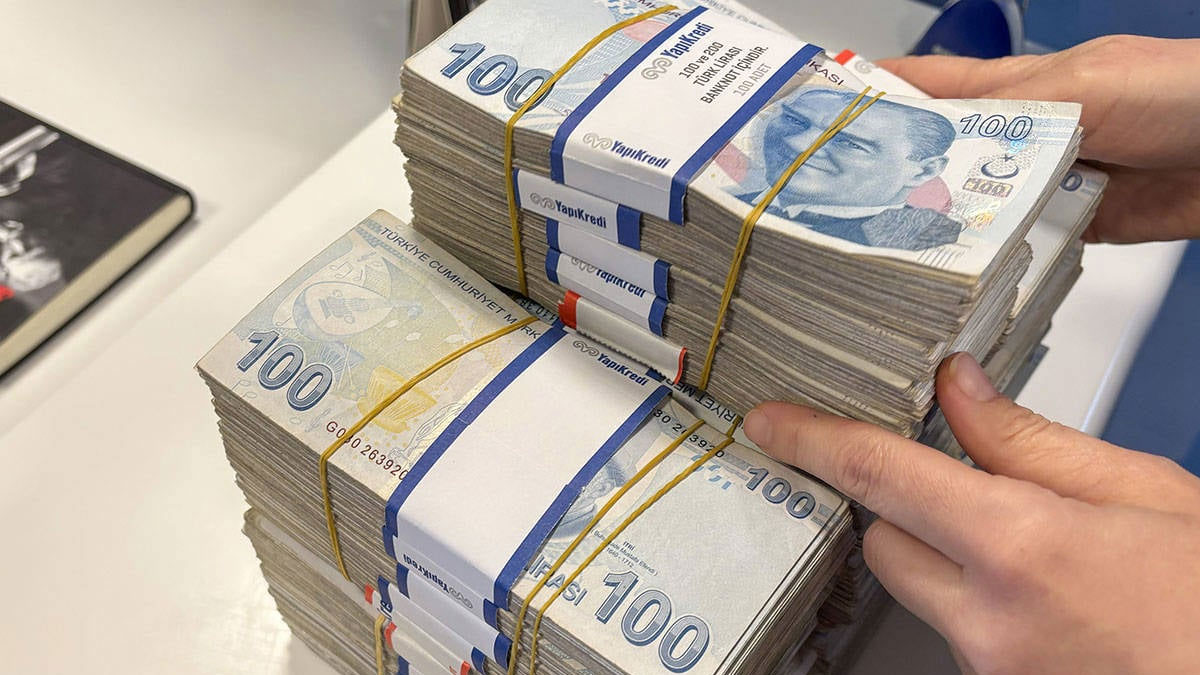 Bütçede 4 aylık açık 885 milyar lira