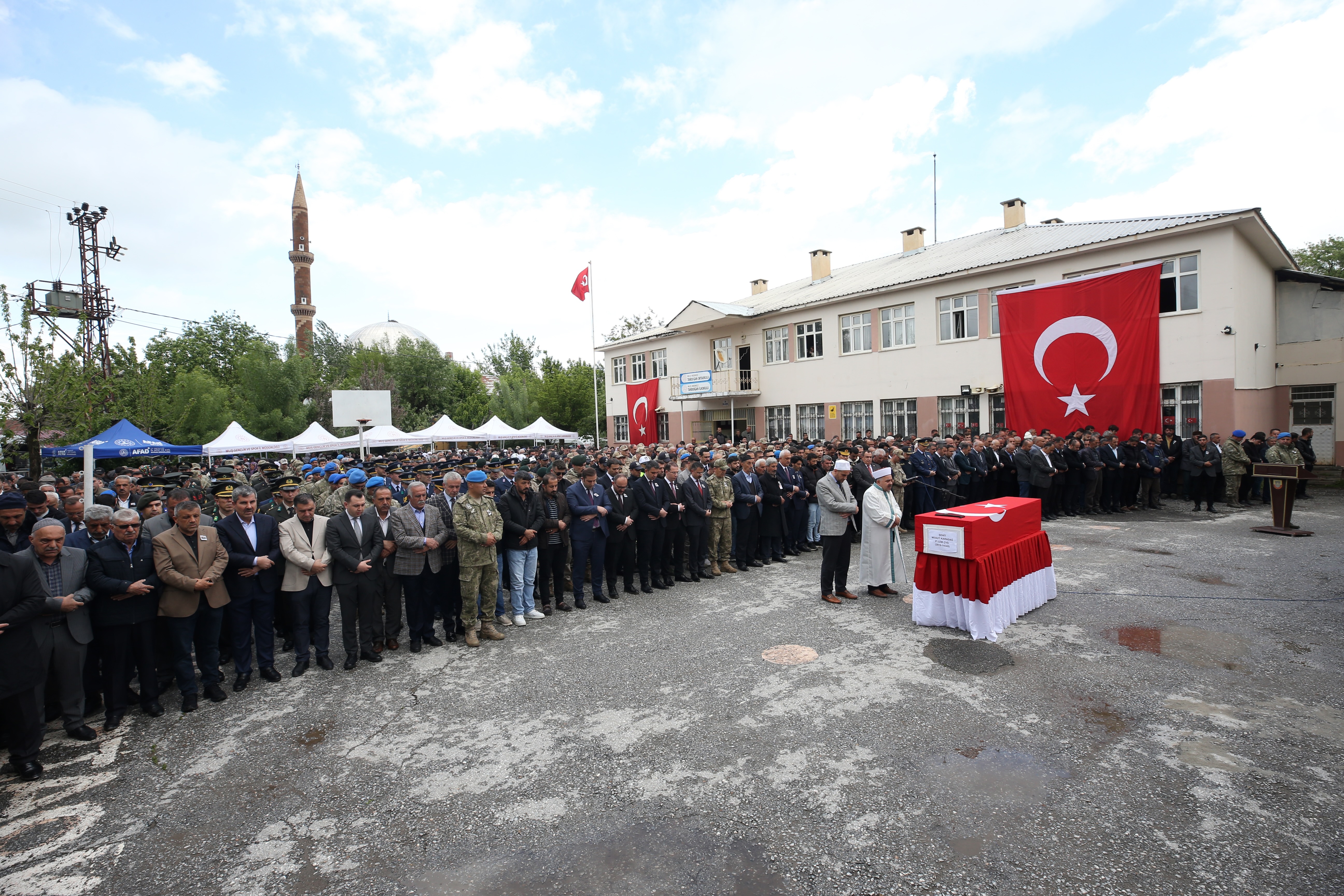 Pençe-Kilit şehidi Mesut Karadağ Muş'ta son yolculuğuna uğurlandı