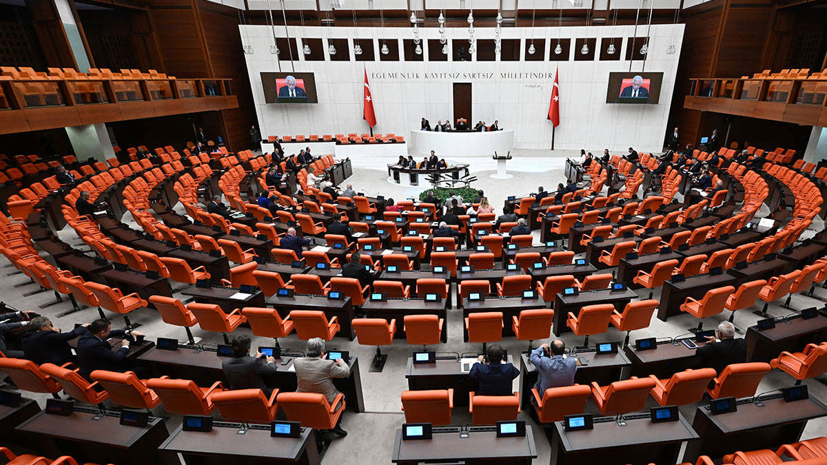 Konya'da meydana gelen deprem TBMM Genel Kurulu'nda da hissedildi