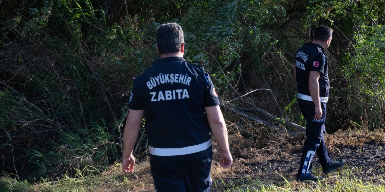 Manisa Büyükşehir Belediye ekipleri, Gediz Nehri'ni kirleten firmayı suçüstü yakaladı