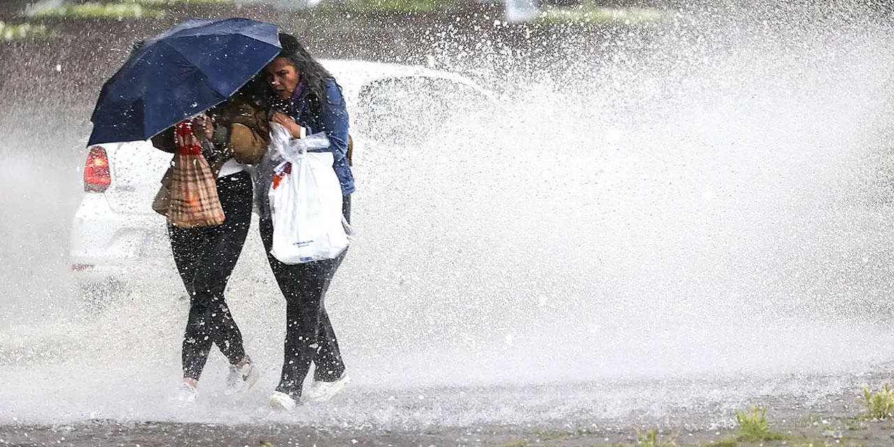 İstanbul için kuvvetli sağanak ve fırtına uyarısı