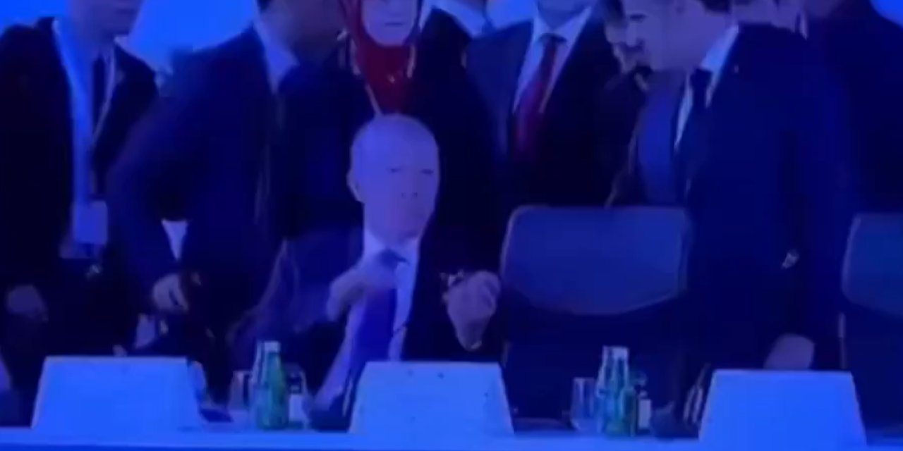Erdoğan'ın bu hareketi gündem oldu! Macron ne yapacağını bilemedi