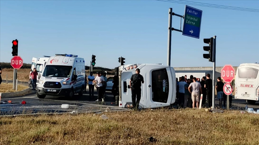 Tekirdağ’da işçi servisi ile ticari araç çarpıştı: 12 yaralı