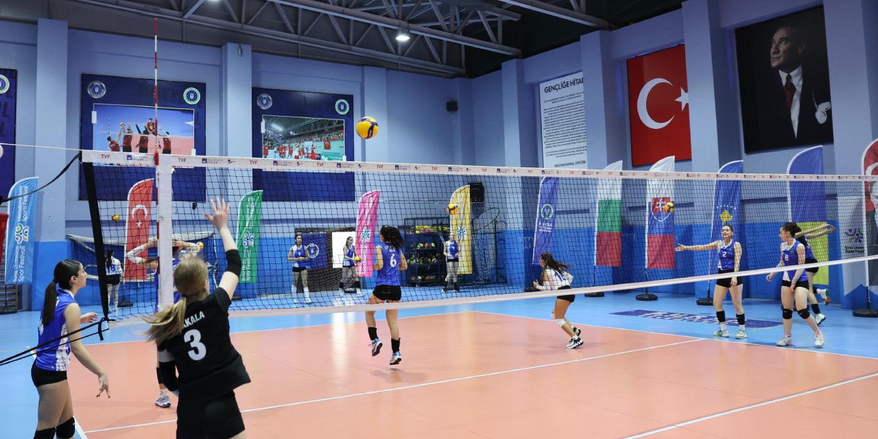 Kardeş Şehirler Voleybol Turnuvası başladı