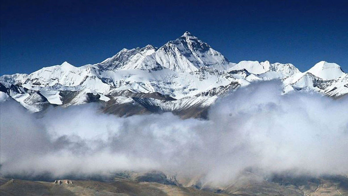 İngiliz dağcı Kenton Cool, Everest'in zirvesine 19. kez tırmandı