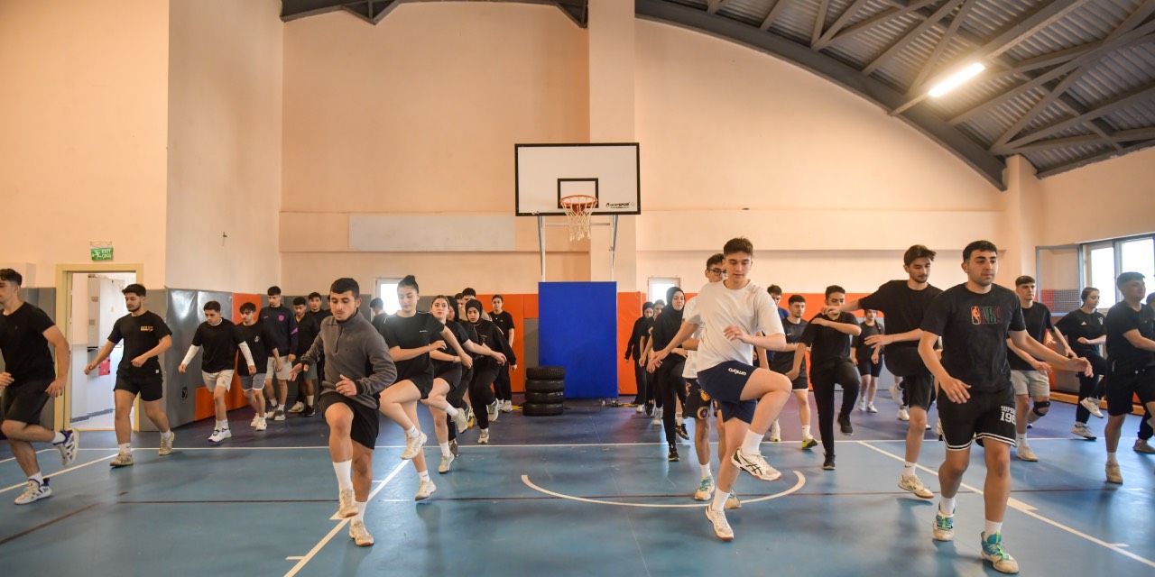 Esenyurtlu gençler sporla geleceğine koşuyor