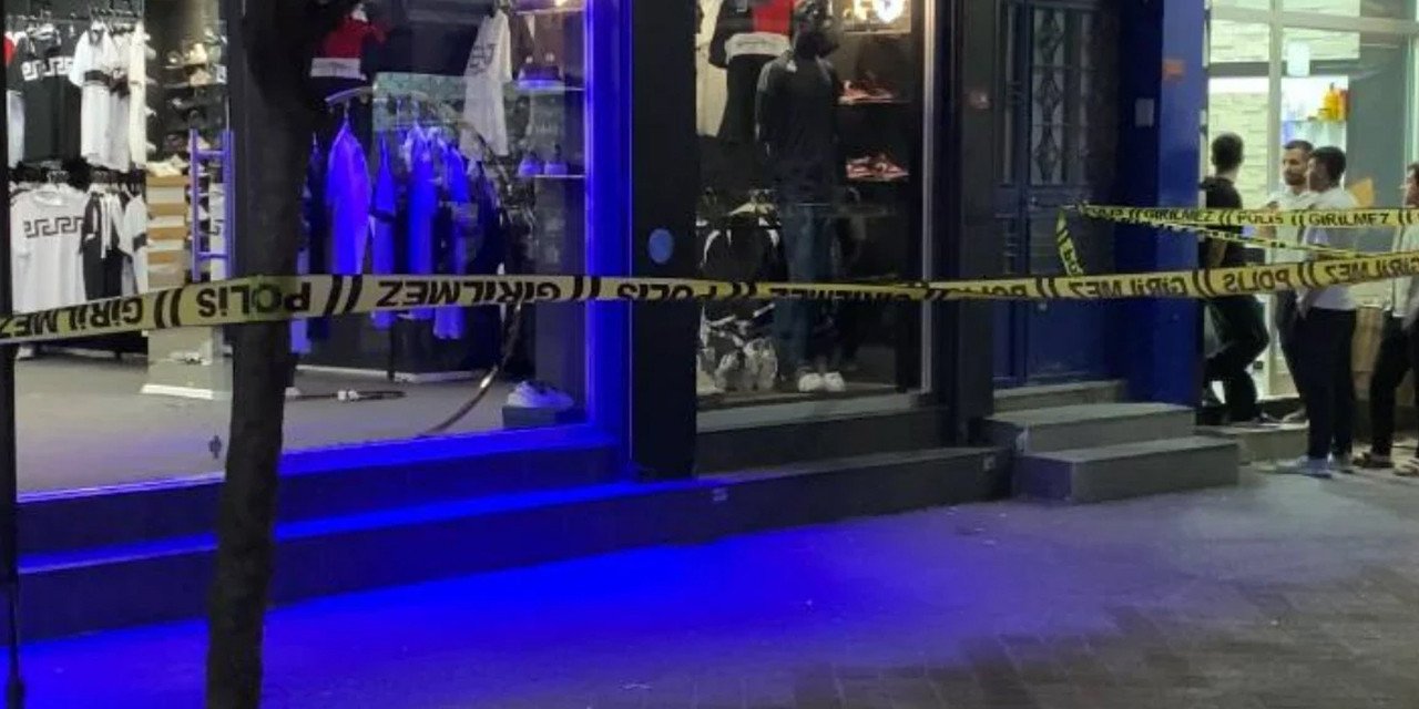 Bağcılar’da dehşet! Müşteri dolu mağazaya silahlı saldırı: 5 yaralı