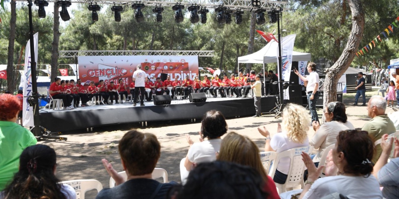 Konyaaltı 19 Mayıs’ı doyasıya kutladı