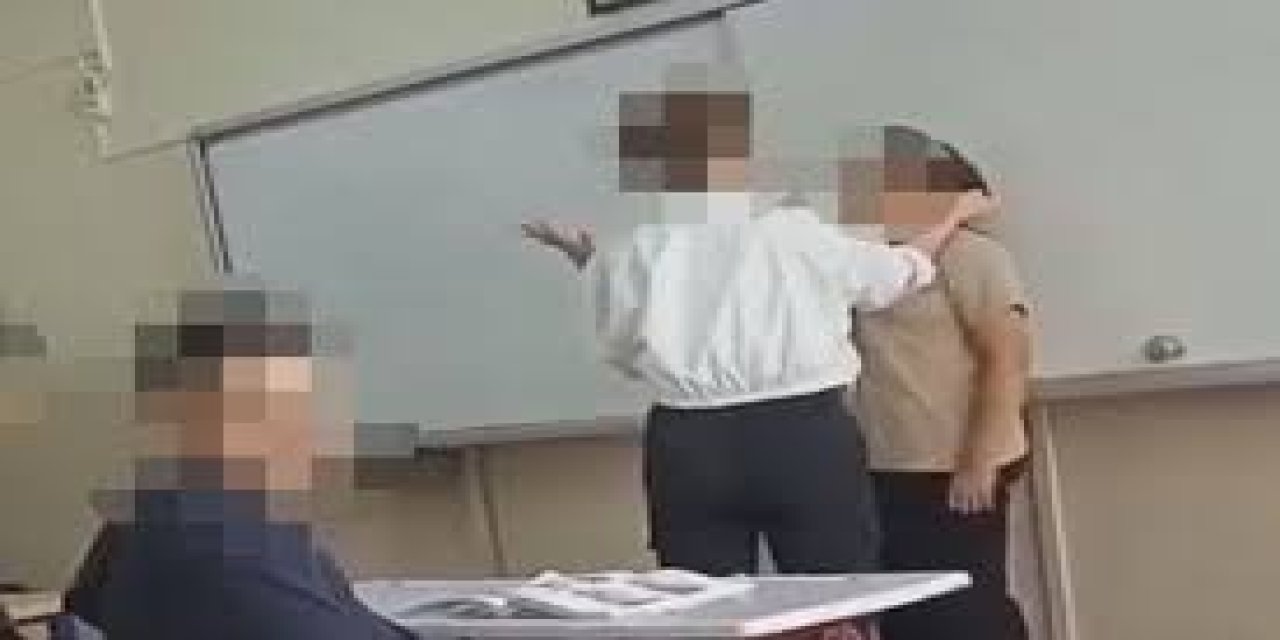 Öğretmen öğrenciyi tehdit edip dövdü! Başka öğrenci gizlice kameraya aldı