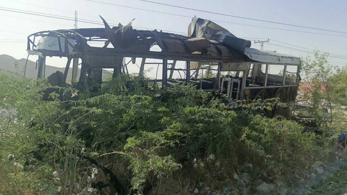 Pakistan’da okul servisine bombalı saldırı: 3’ü çocuk 5 kişi yaşamını yitirdi