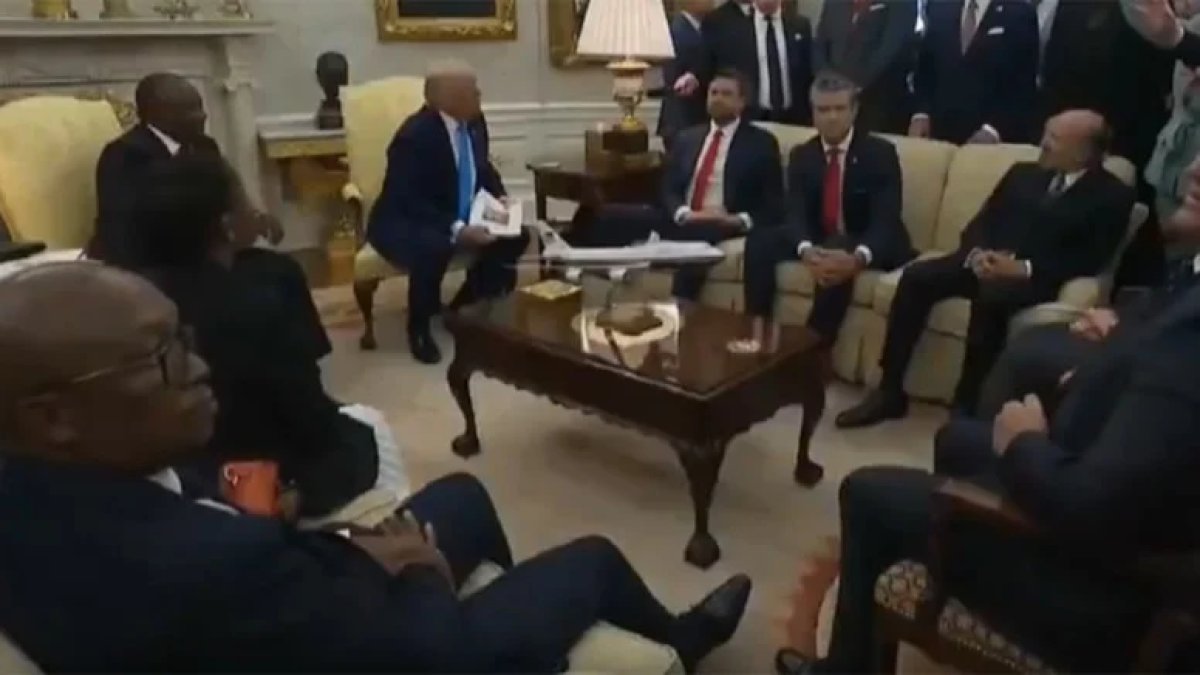 Katar uçağı  sorusuna Trump'tan sert çıkış: Gazeteciyi salondan koydu
