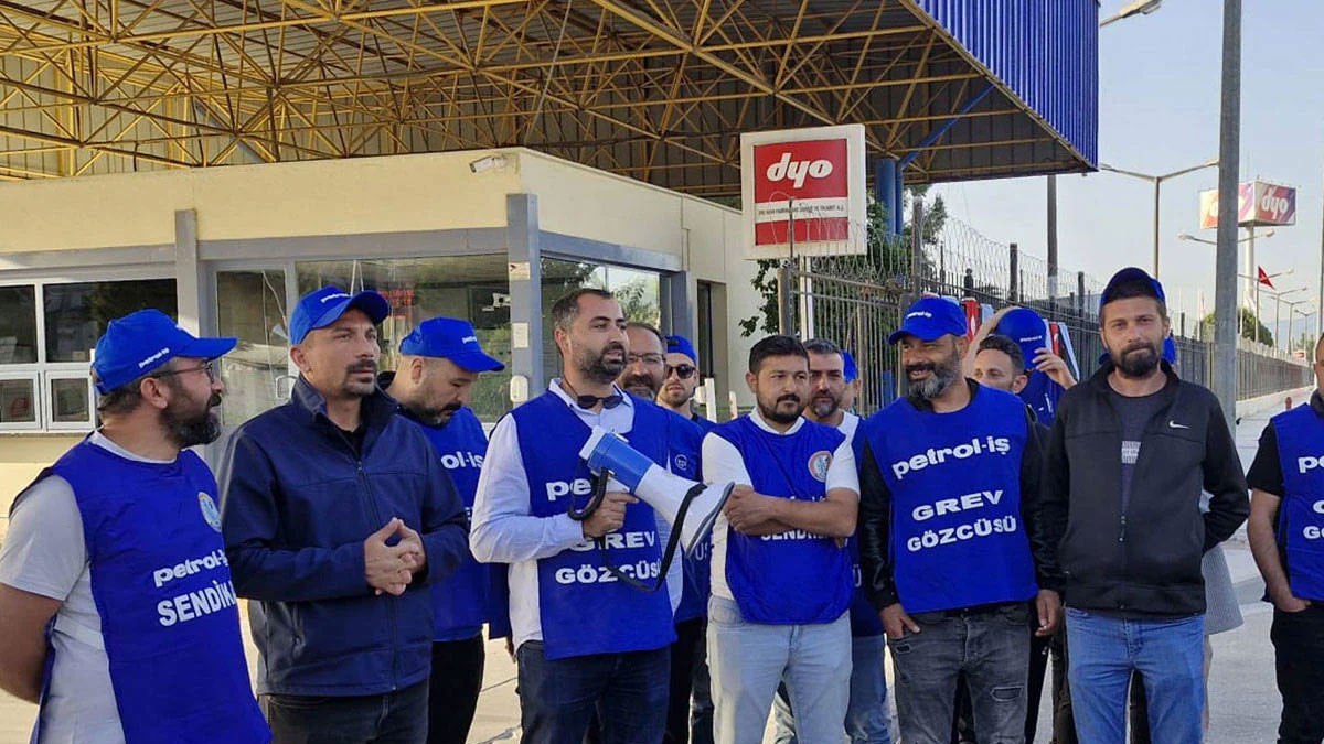 DYO Boya fabrikası işçileri greve çıktı