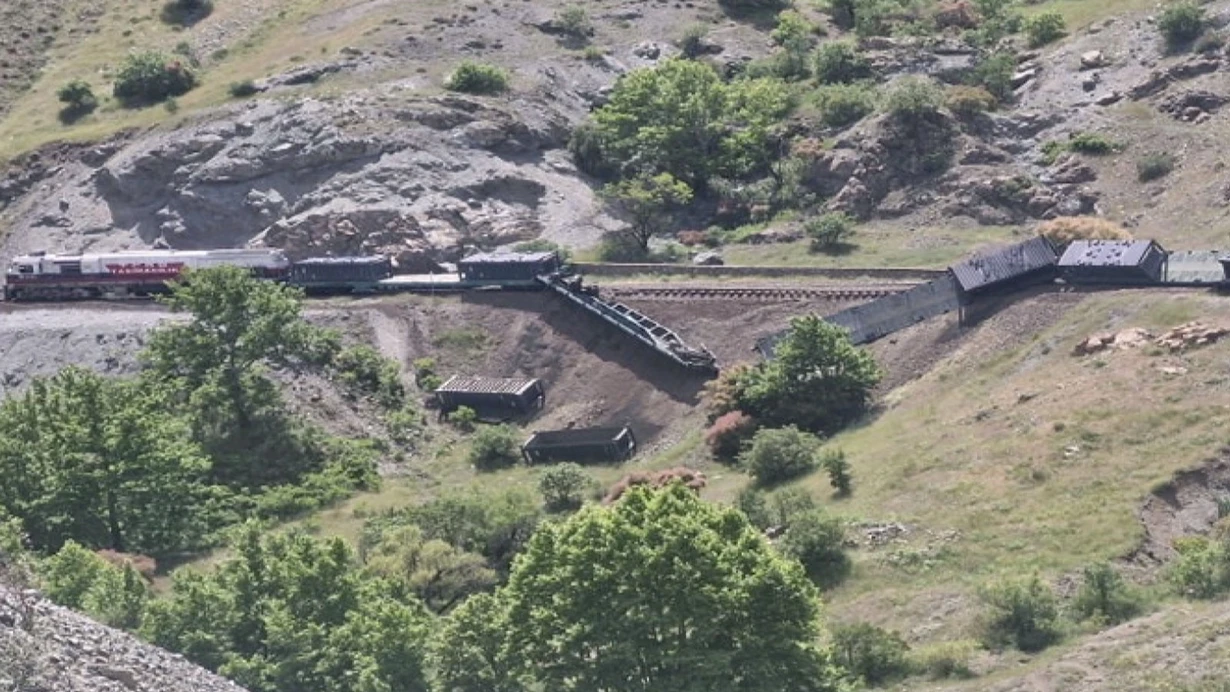 Karabük-Mazıdağı yük treni raydan çıktı