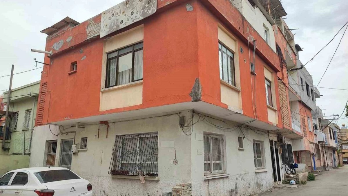 Adana'da korkunç olay: Ölen iki aylık bebekle 10 gün birlikte yaşadılar