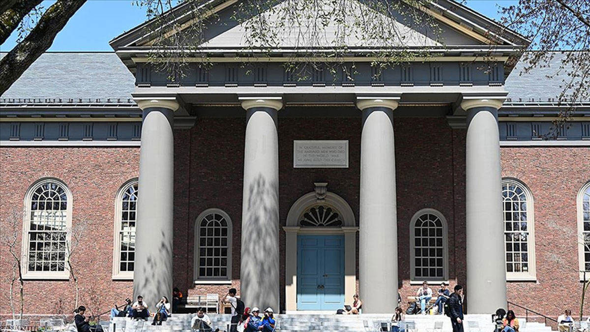 Trump, Harvard'ın yabancı öğrenci kabulünü durdurdu