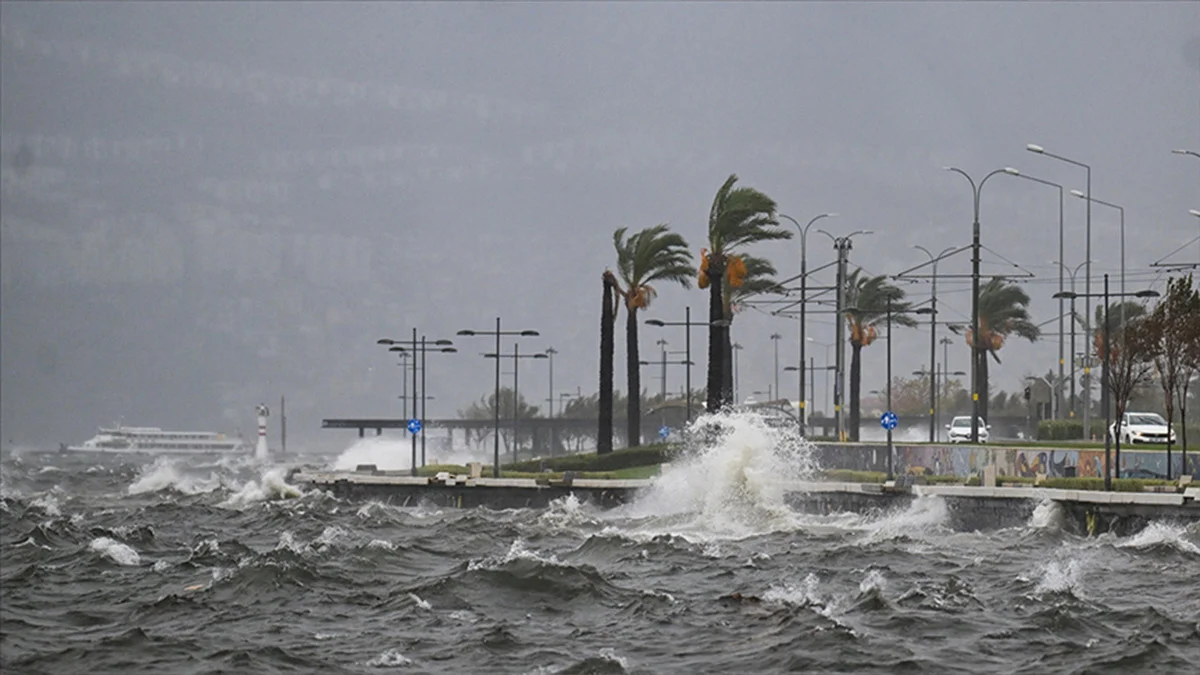 İzmir'de seferlere fırtına engeli