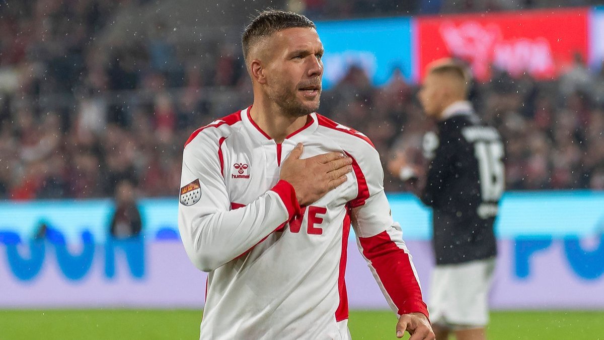 Podolski futbola veda etmiyor: Zabrze ile sözleşme uzattı
