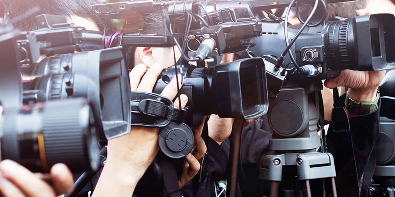 Ünlü gazeteciye pankartlı tehdit: Bir grup haydut evimin bulunduğu mahalleye gelip...