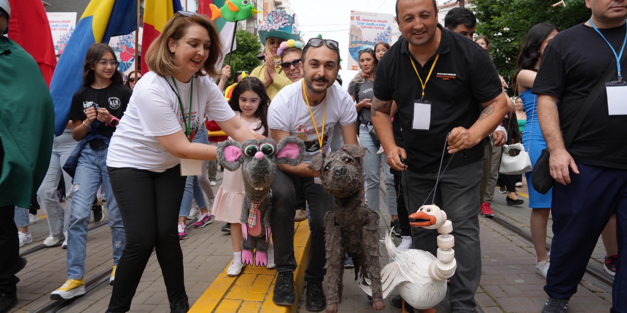Eskişehir Festivali görkemli bir yürüyüşle başladı