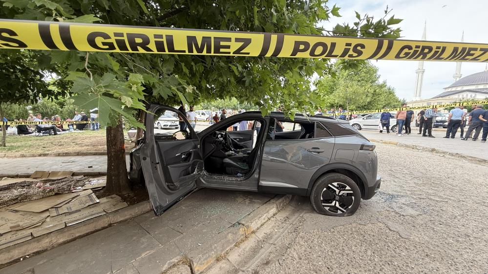 Hastane bahçesinde feci kaza