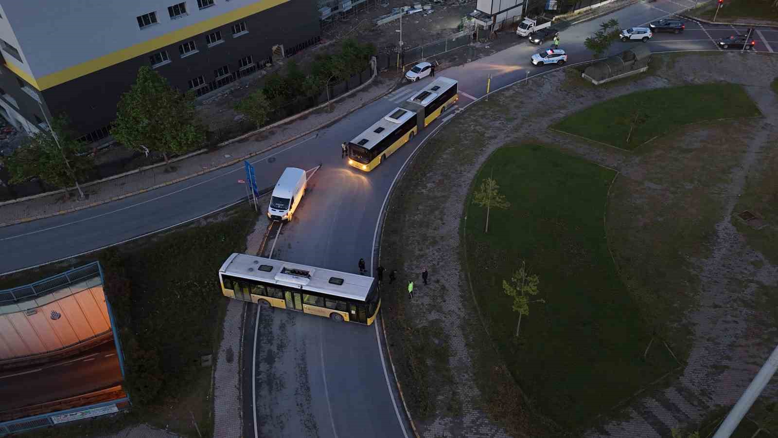 Avcılar'da İETT otobüsleri çarpıştı
